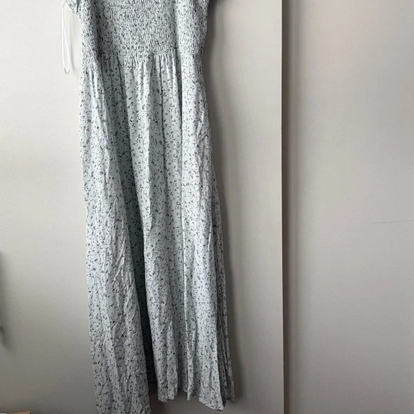 Natural Life smocked Megan dress in sky blue floral L - Picture 3 of 5